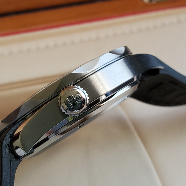 オメガ時計角部分ディテール